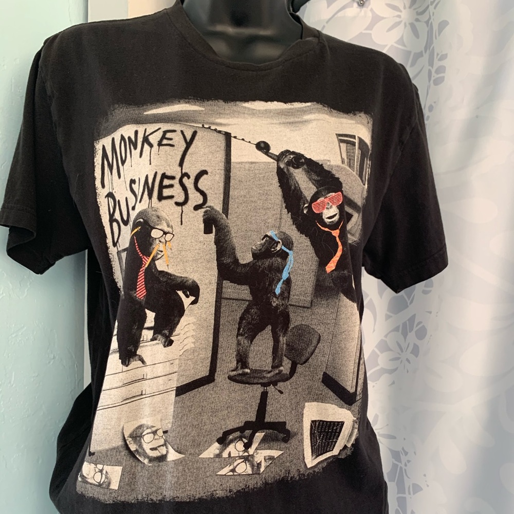 Riot Society graphic tee shirt. Size medium - Picture 2 of 7